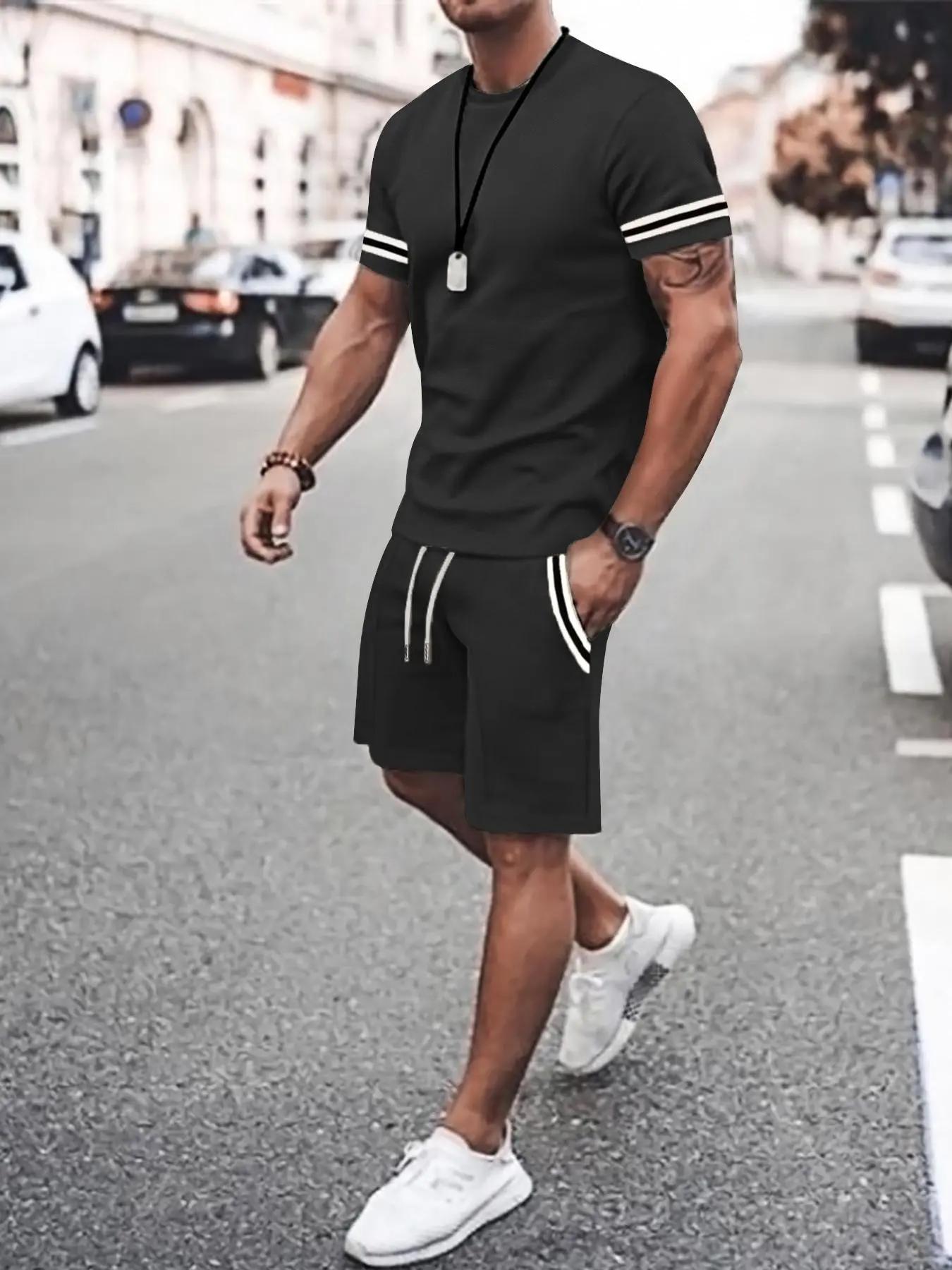 Men's color-trimmed T-shirt and drawstring waist shorts set