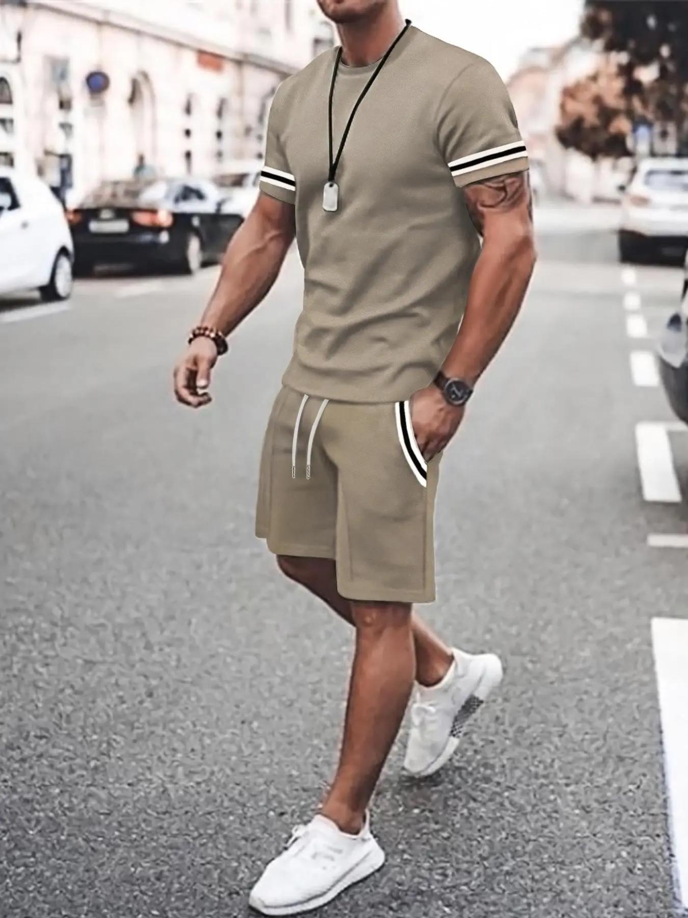 Men's color-trimmed T-shirt and drawstring waist shorts set